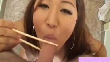 wanita ini menjepit kontol nya dengan sumpit | bokepindo