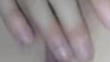 wanita ini masukin tangan nya kememek agar sange | memekcantik