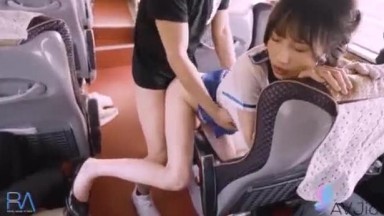 mereka ngewe di buss yang sedang jalan | china