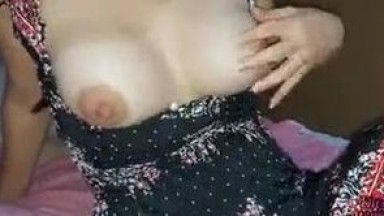 Kakak tiri Desi disetubuhi oleh saudara tirinya saat mereka sedang berduaan | memekcantik