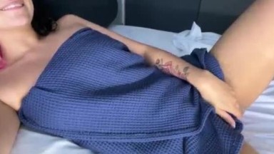 Masturbasi panas & obrolan kotor dengan gadis tetangga berambut cokelat