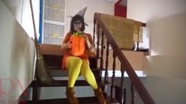 wanita ini berubah menjadi anjing