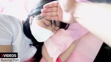 gadis sedang istirahat di perkosa dengan kontol memakai kondom