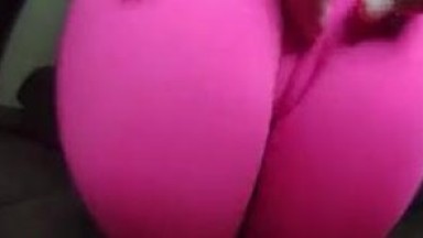 Kakak tiri dengan pantat besar melompat ke penisku