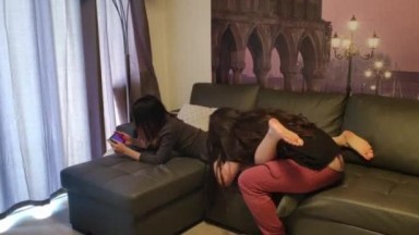 Kucing Asia bermain video game saat kita bercinta