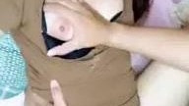 Ngentot sama istri teman sendiri sampai aku cum didalam