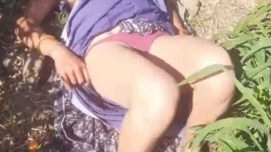 wanita india ini tertidur  di jalan perkampungan| bokepviral