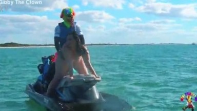 ngewe sambil mengendarai jet sky | bokepviral